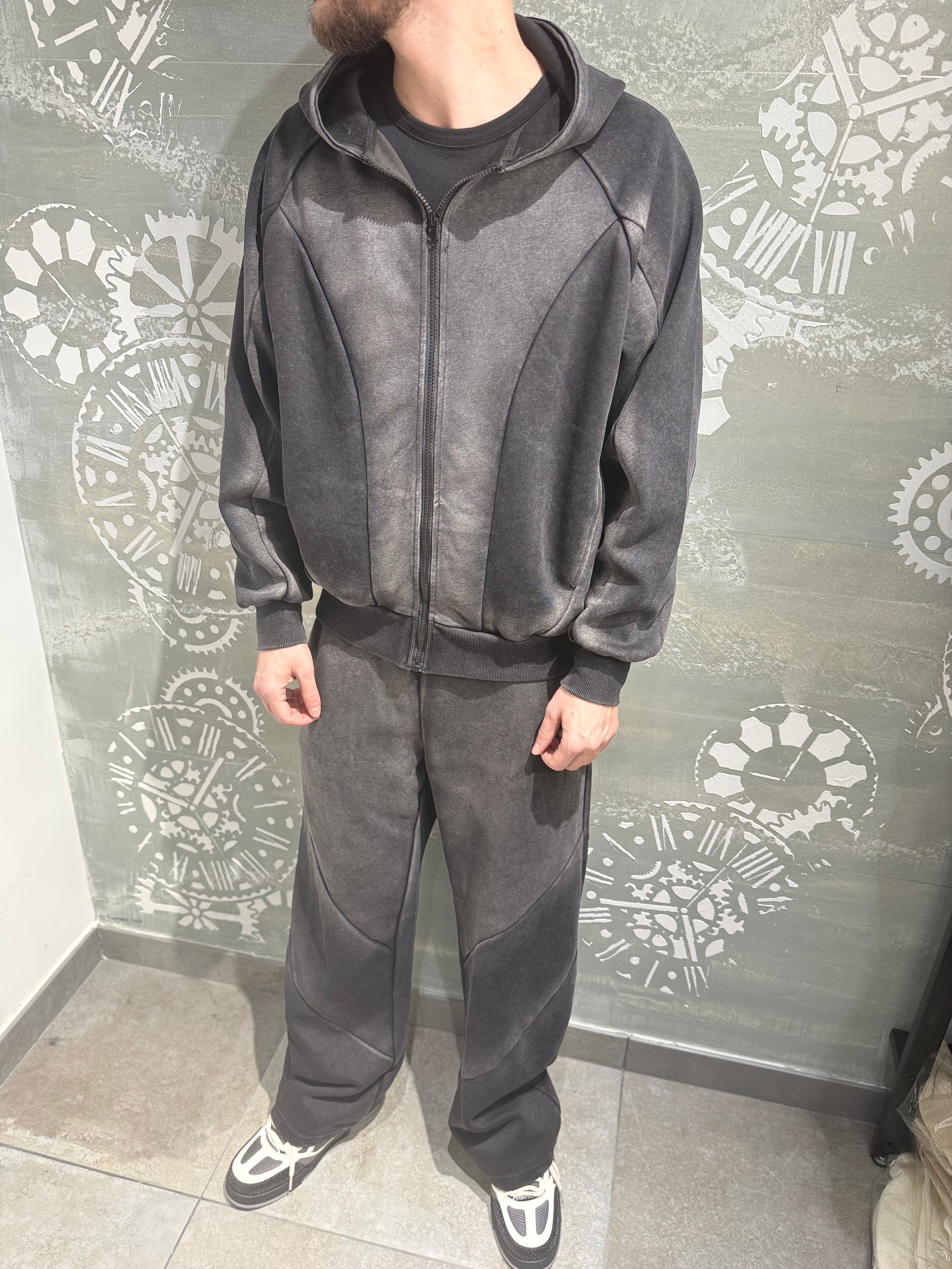 TRACKSUIT INDUSTRIAL